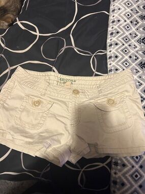 Arizona Jean Company Cream Women's Cotton Blend Short Shorts with Button Pockets